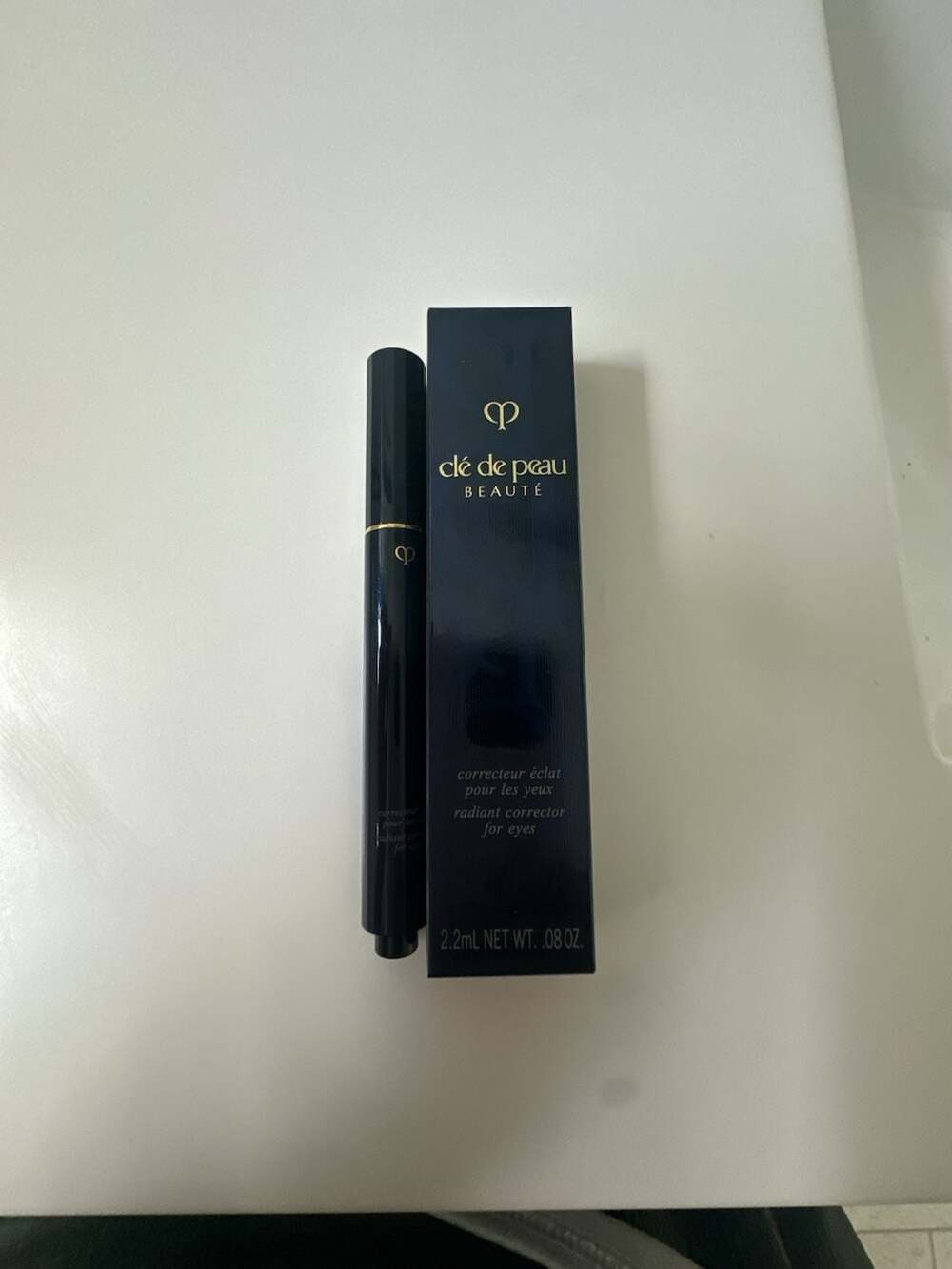 Clé de Peau Beauté Radiant Corrector for Eyes in Ivoire